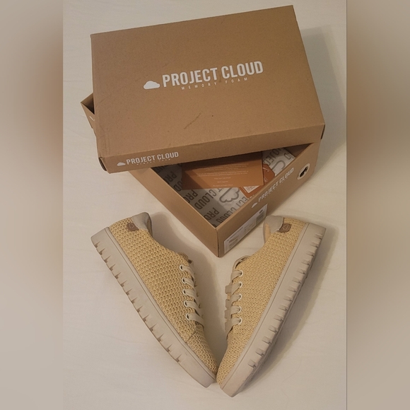 Project Cloud Paisley A Women's Foam Sneaker Vegan Leather Size 7 EUC with Box - Picture 4 of 13